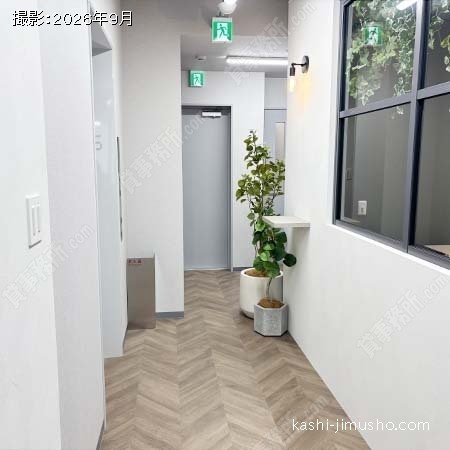 貸室階エレベーターホール