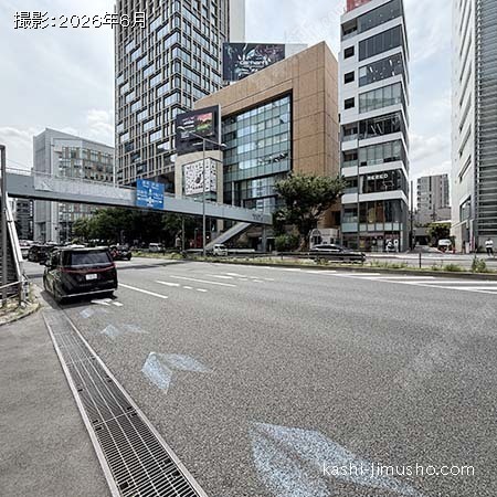 前面道路(青山通り)