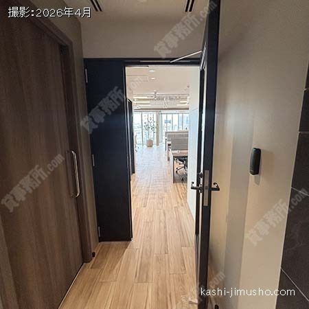 貸室入口(基準階)