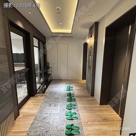 貸室階エレベーターホール