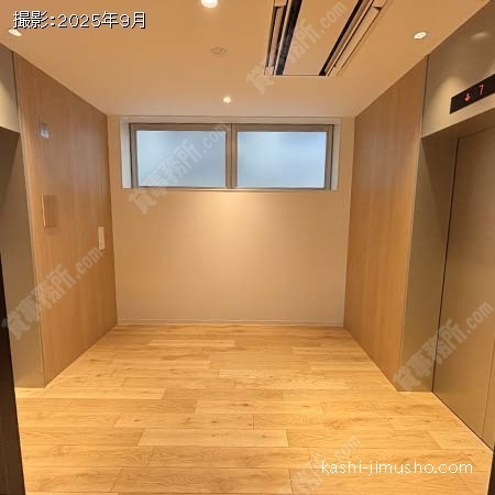 貸室階エレベーターホール