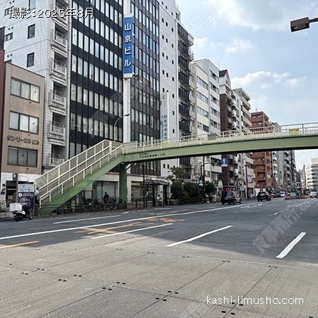 前面道路(目白通り)