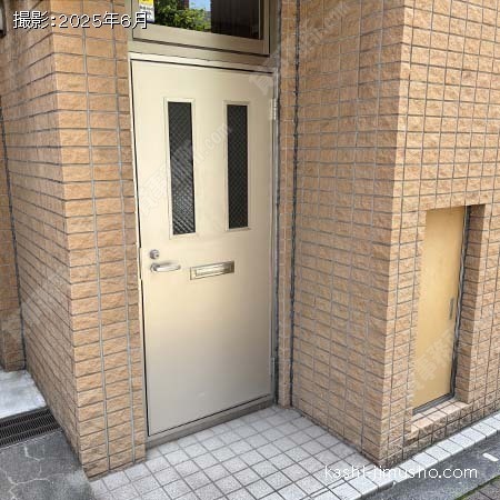 貸室入口(1階101号室)