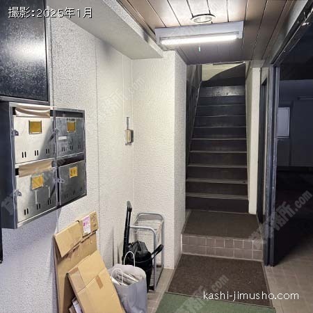 ビル入口前面