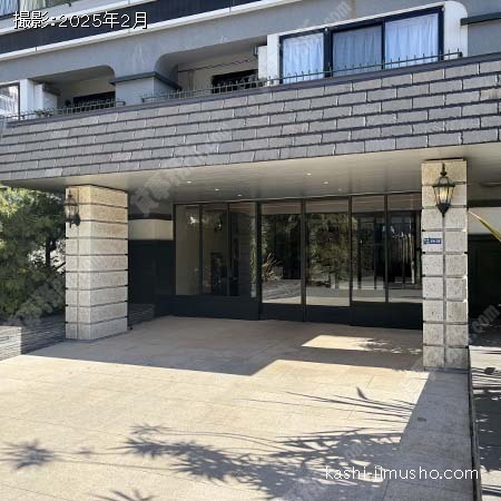 建物入口前面