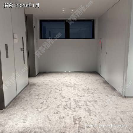 貸室階エレベーターホール