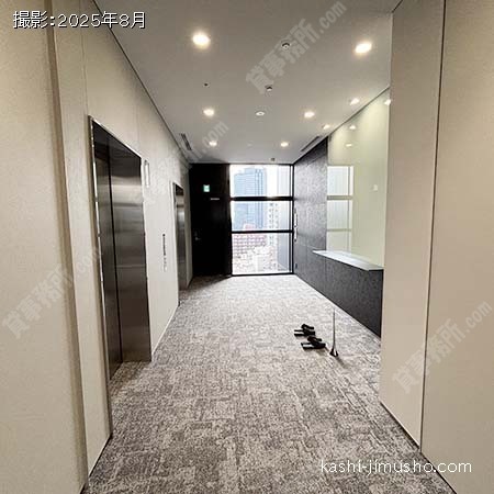 貸室階エレベーターホール
