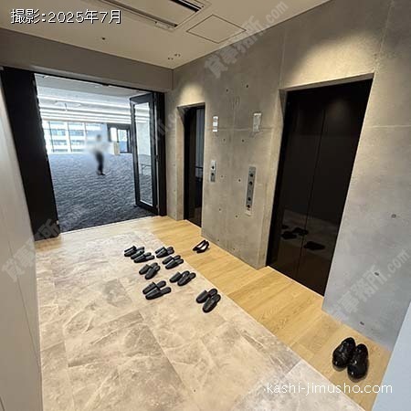 貸室階エレベーターホール
