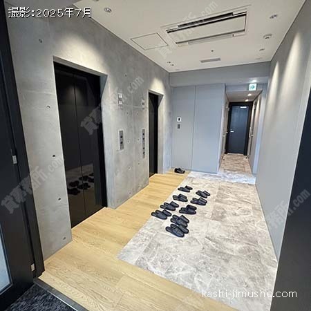 貸室階エレベーターホール