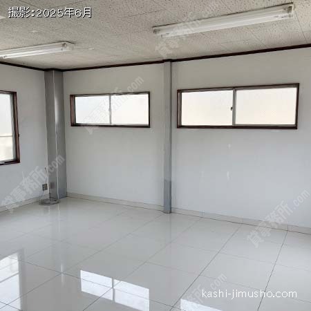 貸室内