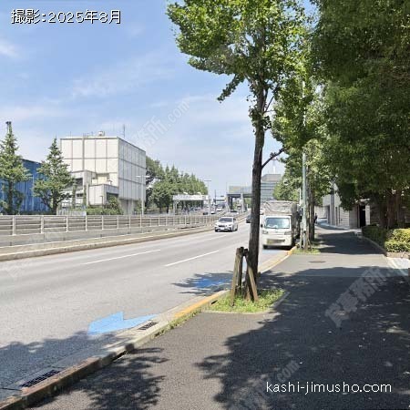 前面道路(六本木通り)