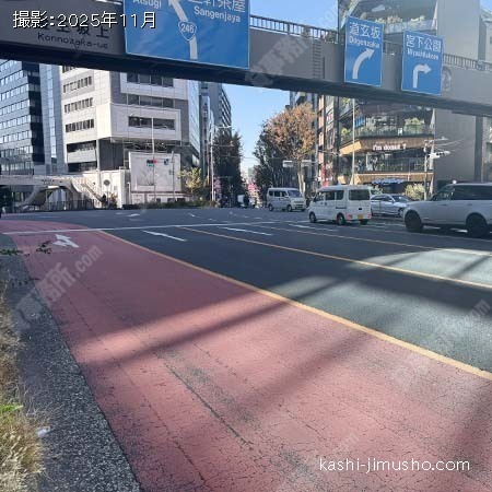 前面道路(青山通り）