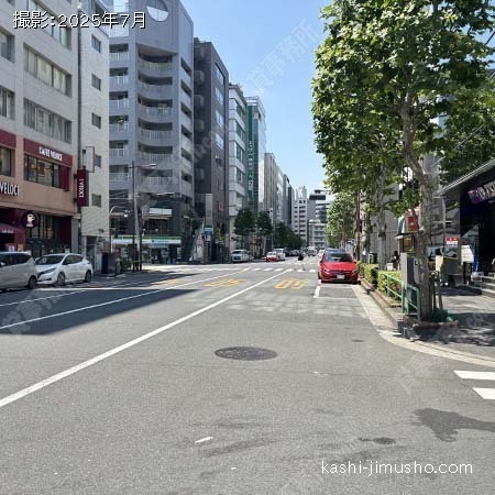 前面道路(神田警察通り)