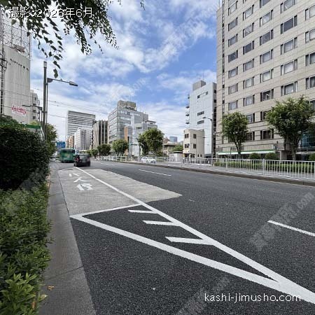 前面道路(晴海通り)