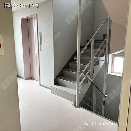 貸室階エレベーターホール(2階)