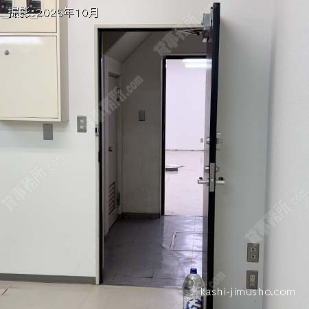 貸室入口(B1階) 貸室入口(B1階)