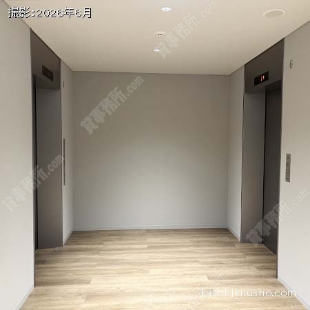貸室階エレベーターホール