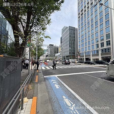 前面道路(青山通り) 前面道路(青山通り)