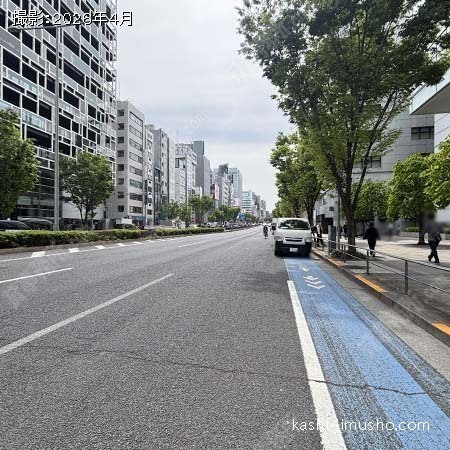 前面道路(青山通り) 前面道路(青山通り)