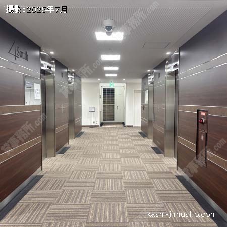 貸室階エレベーターホール