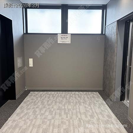 貸室階エレベーターホール