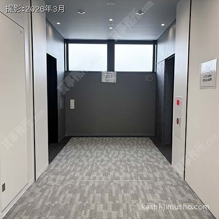 貸室階エレベーターホール