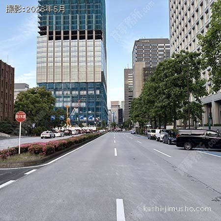 前面道路(国会通り) 前面道路(国会通り)