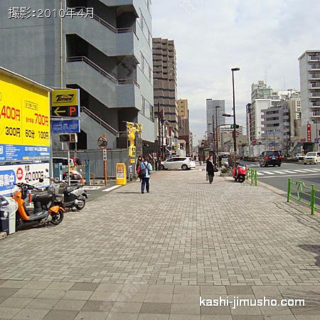 前面の歩道