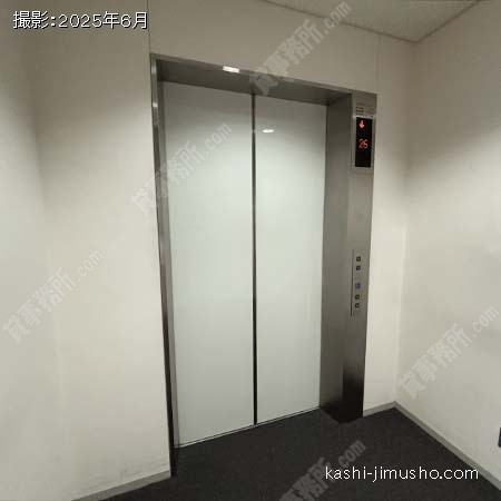 人荷用エレベーター