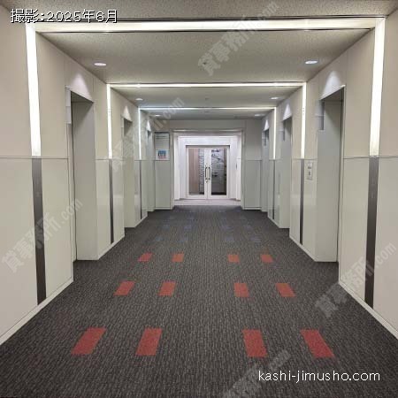 貸室階エレベーターホール