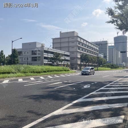 前面道路(晴海通り)