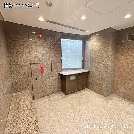貸室階エレベーターホール(2階) 貸室階エレベーターホール(2階)