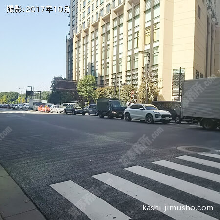 前面道路(晴海通り)