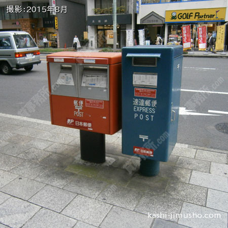 エントランス前にある郵便ポスト