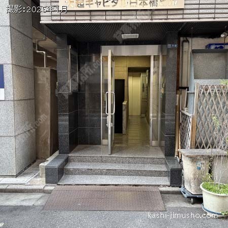 ビル入口 ビル入口