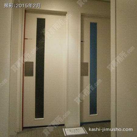 室外男女別トイレ