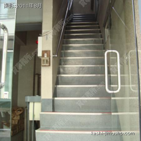 上層階への階段