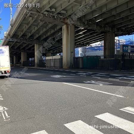 前面道路(昭和通り）