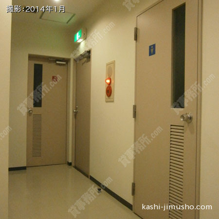 室外男女別トイレ