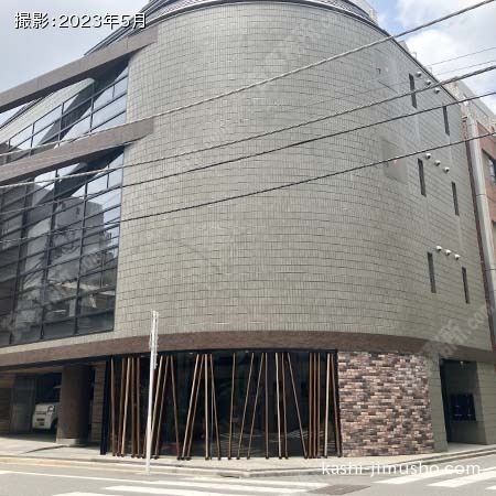 ビル前面