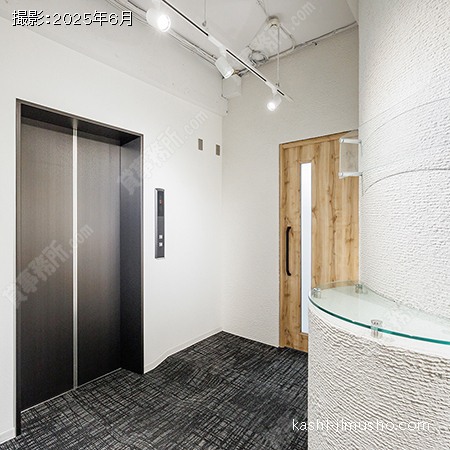 貸室階エレベーターホール