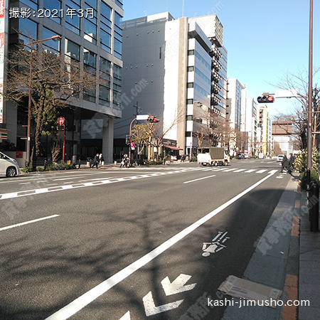 前面道路(靖国通り）