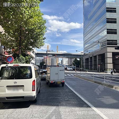 前面道路(新大橋通り) 前面道路(新大橋通り)