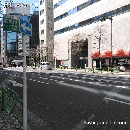 前面道路（金座通り）