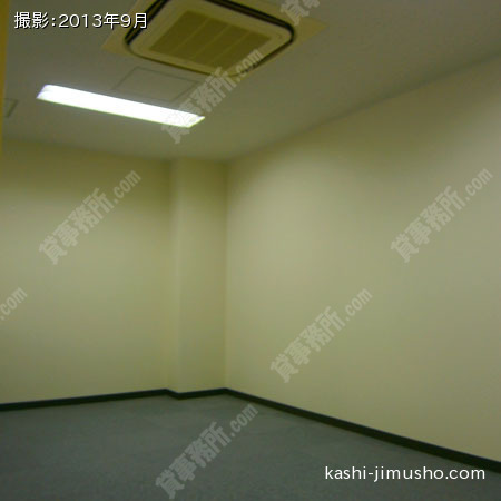 会議室等に便利な間仕切りされた部屋