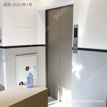 貸室階エレベーターホール