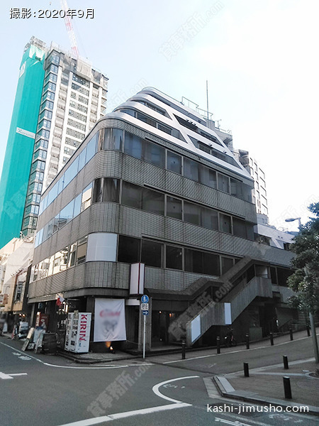 雄山閣ビルの外観