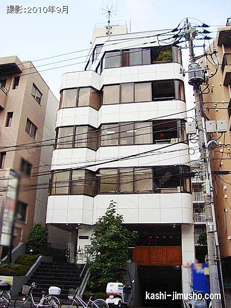 篠田麻布ビルの外観