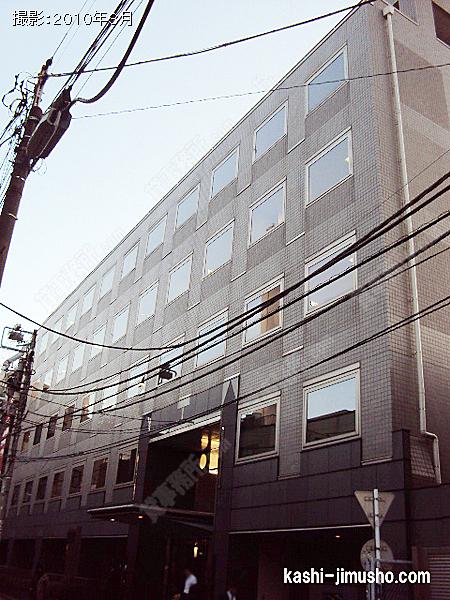 ＣＯＭＳビルの外観