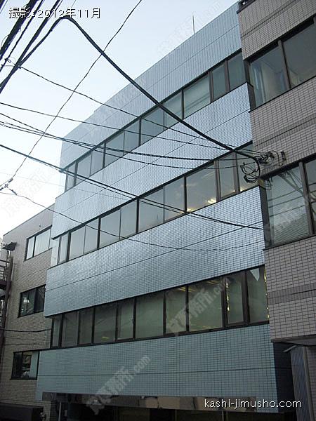 お茶の水小柳出ビルの外観